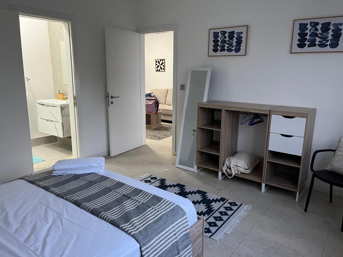 Coastal View Apartments غراند بايَ المظهر الخارجي الصورة